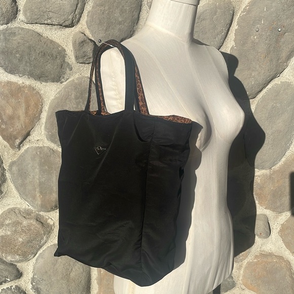 Reversible Bottega Veneta nylon tote, cheetah & black w/ zip pocket & silver BV - Picture 2 of 6